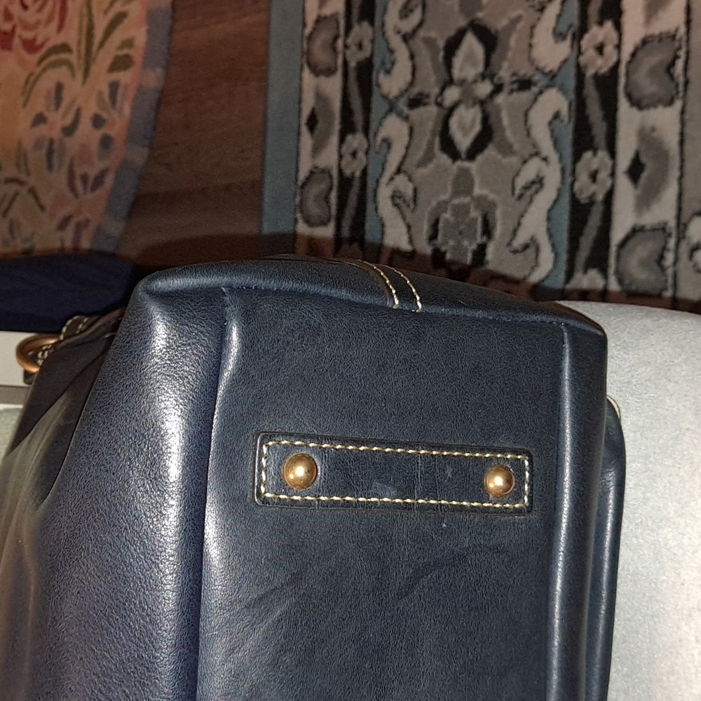 Dooney and Bourke Kingston hobo in Navy Florentine leather - Picture 4 of 9
